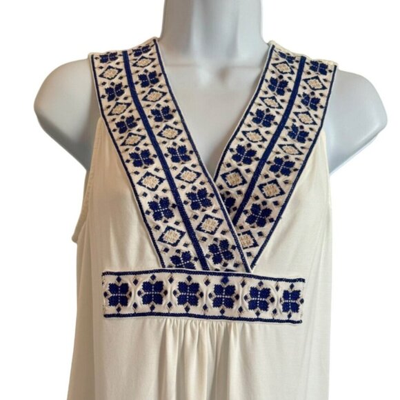 Bunulu Sleeveless Top with Detailed Embroidered Neckline Women's Medium - Picture 3 of 10